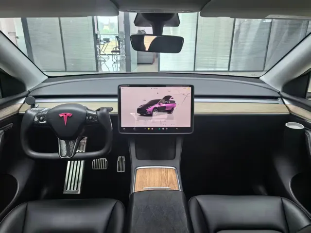 Tesla Model Y — Фото автомобиля 19