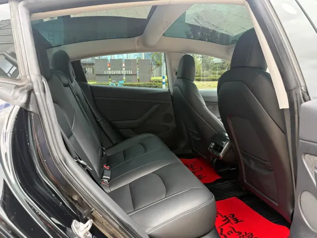 Tesla Model 3 — Фото автомобиля 8