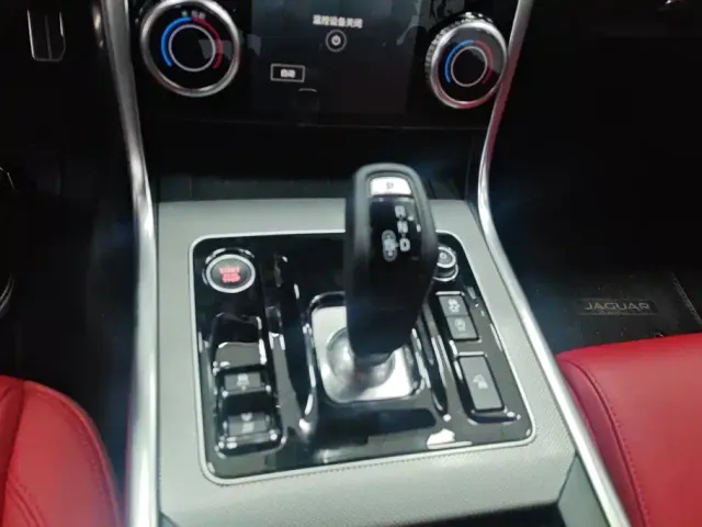Jaguar XEL — Фото автомобиля 16