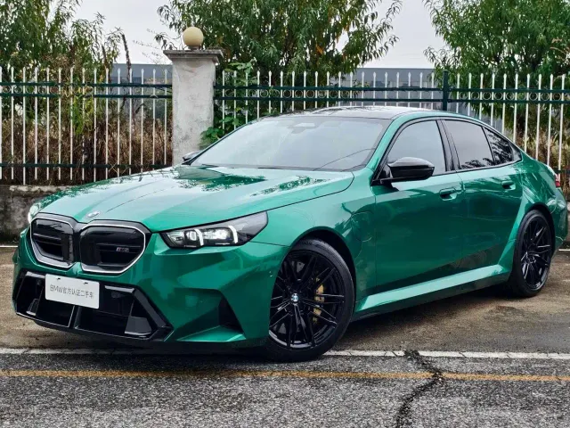 Фотография автомобиля — BMW M5