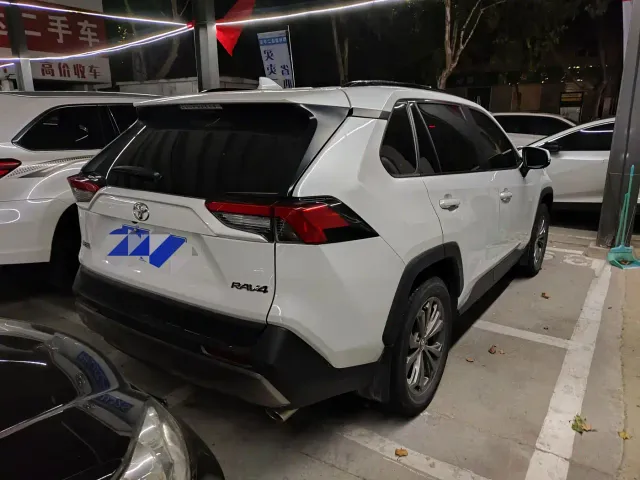 Toyota RAV4 — Фото автомобиля 8