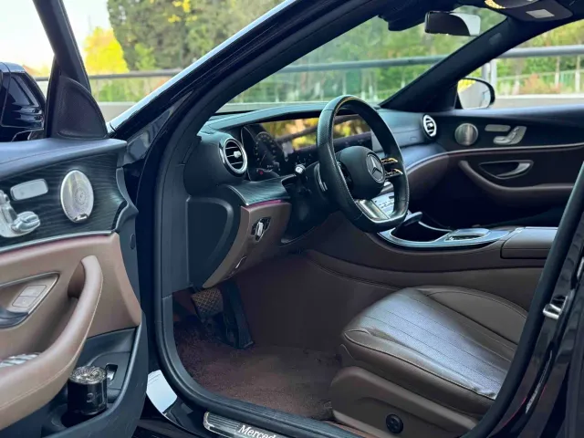 Mercedes-Benz E-Class — Фото автомобиля 5