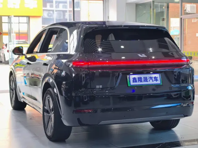 Li Auto L7 — Фото автомобиля 16