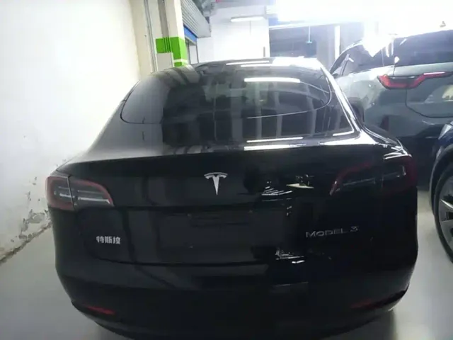Tesla Model 3 — Фото автомобиля 5