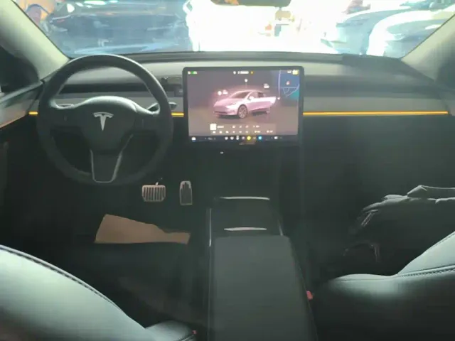 Tesla Model Y — Фото автомобиля 9