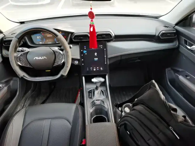 Dongfeng Yixuan — Фото автомобиля 9