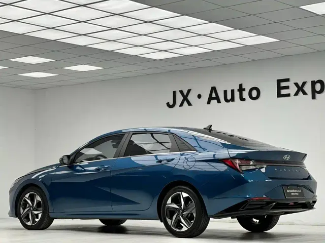Hyundai Elantra — Фото автомобиля 12