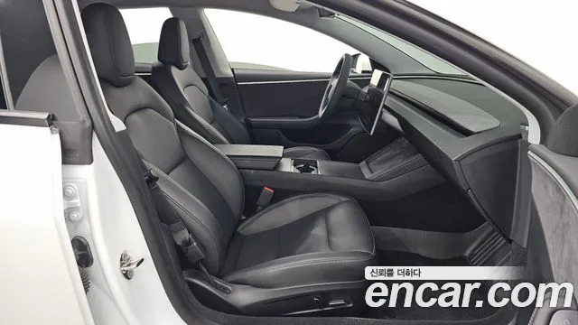 Tesla Model 3 — Фото автомобиля 17