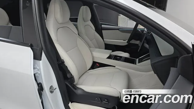 Tesla Model Y — Фото автомобиля 16