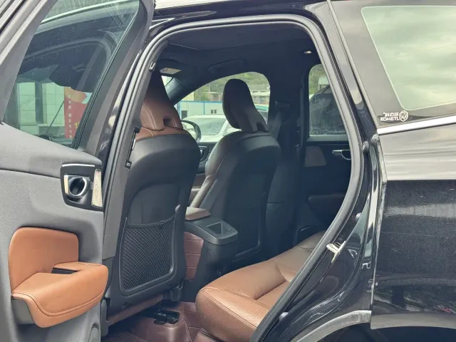 Volvo XC60 — Фото автомобиля 8