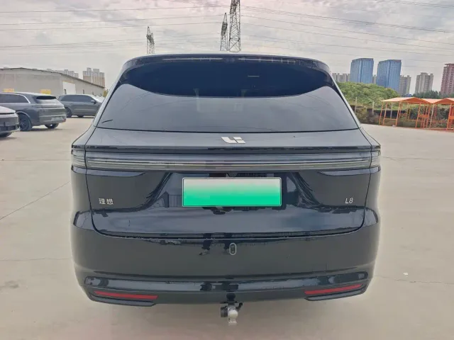 Li Auto L8 — Фото автомобиля 10