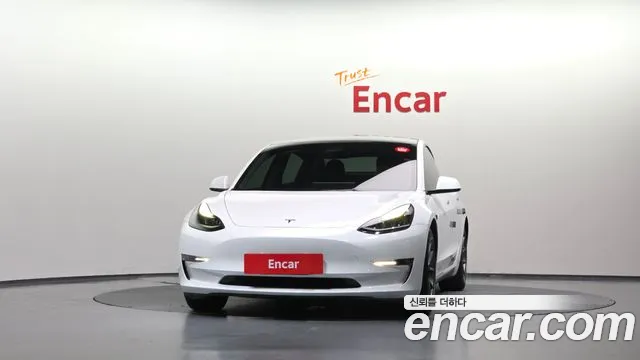 Tesla Model 3 — Фото автомобиля 3