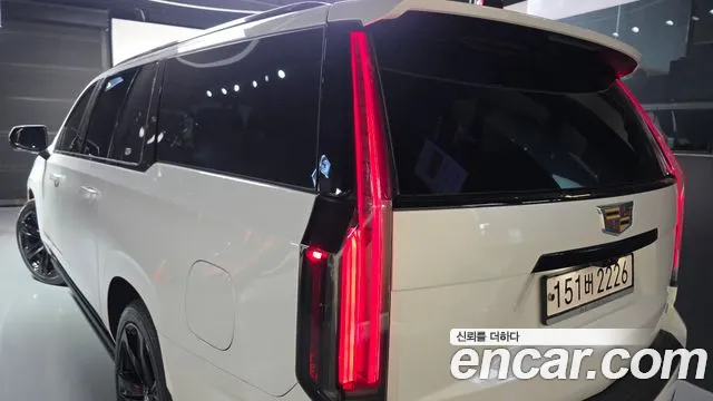 Cadillac Escalade Generation 5 — Фото автомобиля 23