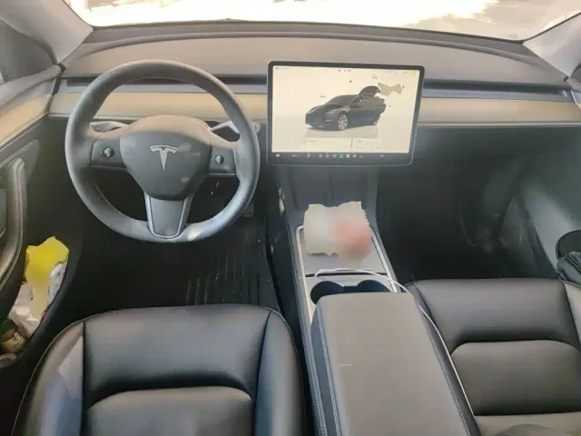 Tesla Model Y — Фото автомобиля 5