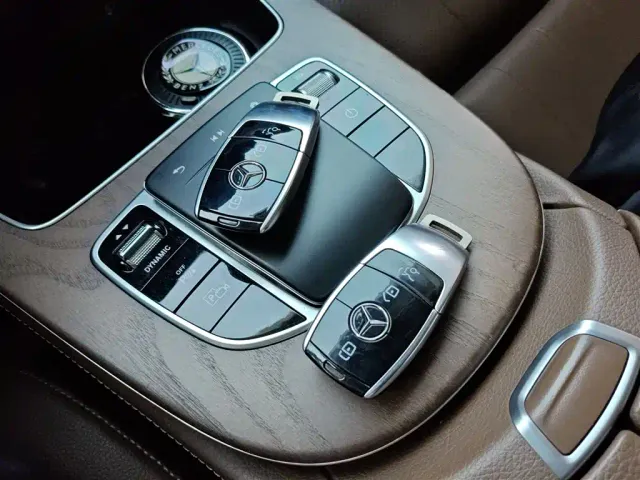 Mercedes-Benz E-Class — Фото автомобиля 8