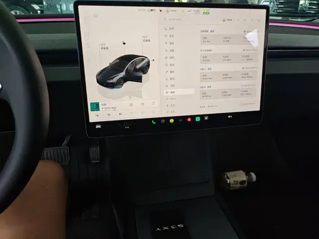 Tesla Model 3 — Фото автомобиля 12