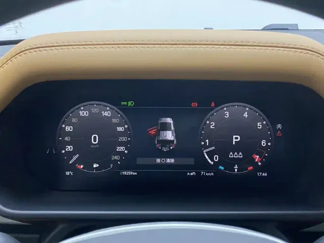 Land Rover Defender — Фото автомобиля 15