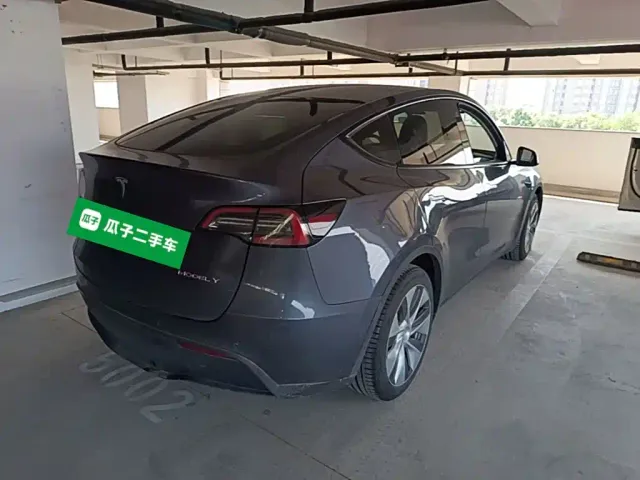 Tesla Model Y — Фото автомобиля 6