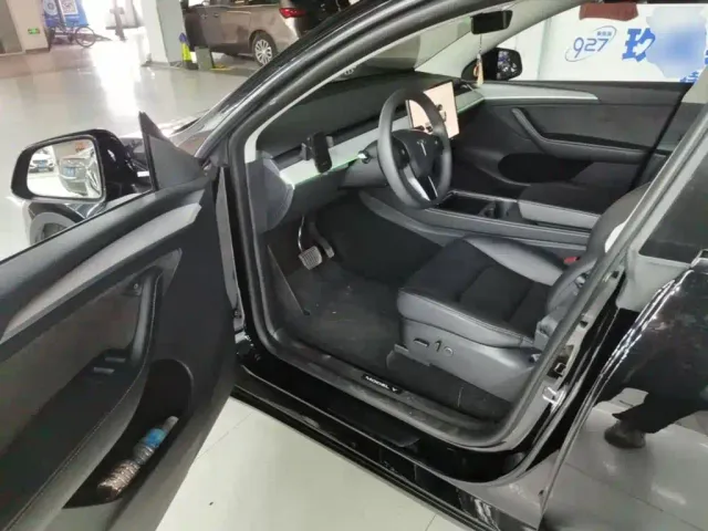 Tesla Model Y — Фото автомобиля 15