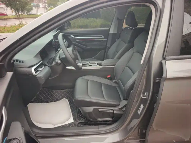 Geely Emgrand — Фото автомобиля 14