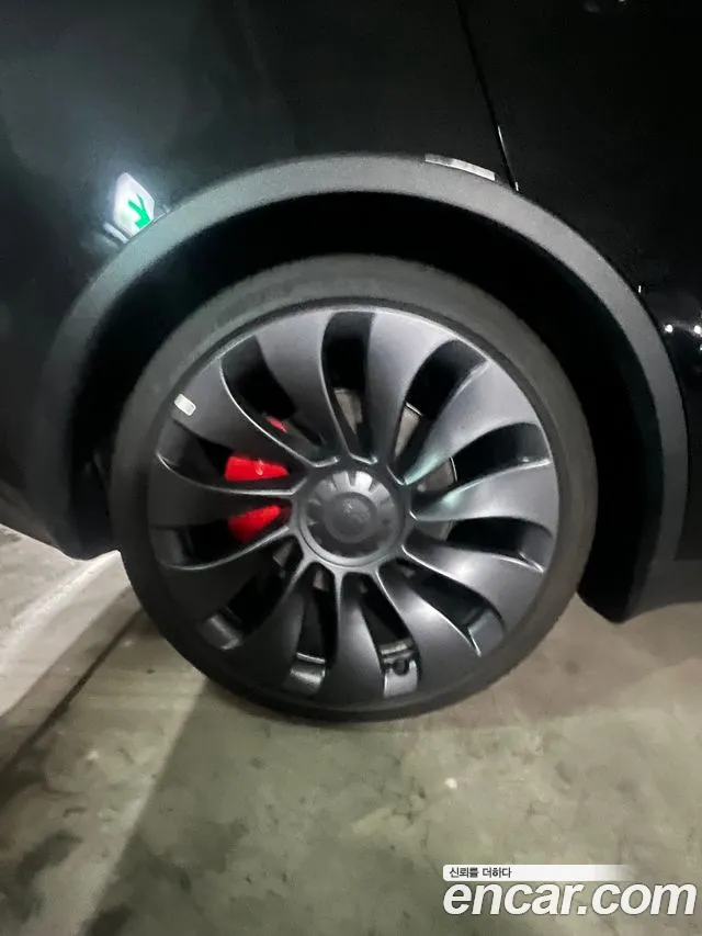 Tesla Model Y — Фото автомобиля 6