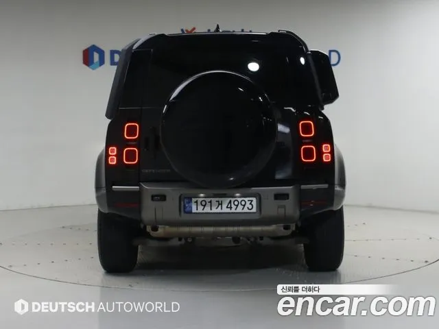Land Rover Defender Defender (L663) 110 P300 X-Dynamic SE — Фото автомобиля 4