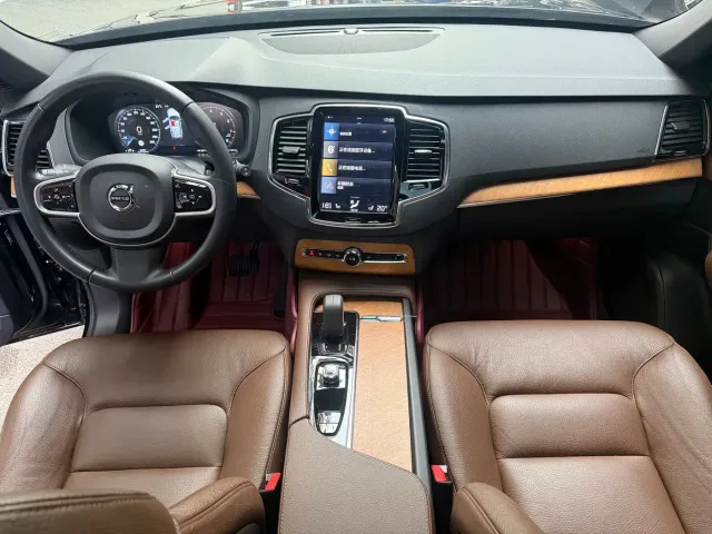 Volvo XC90 — Фото автомобиля 12