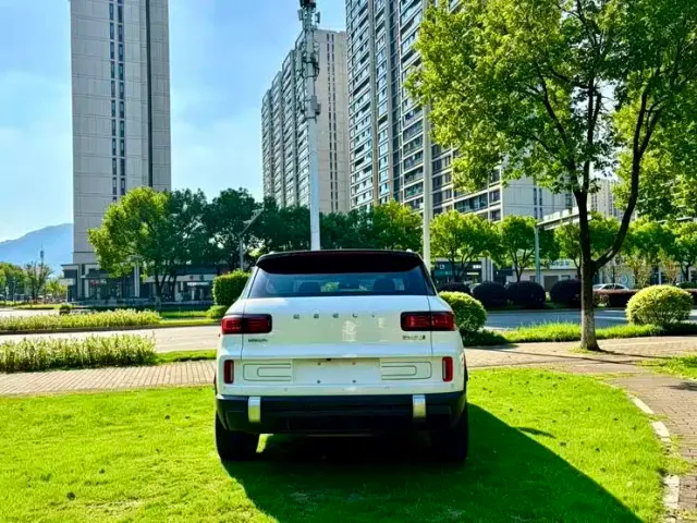Geely ICON — Фото автомобиля 6