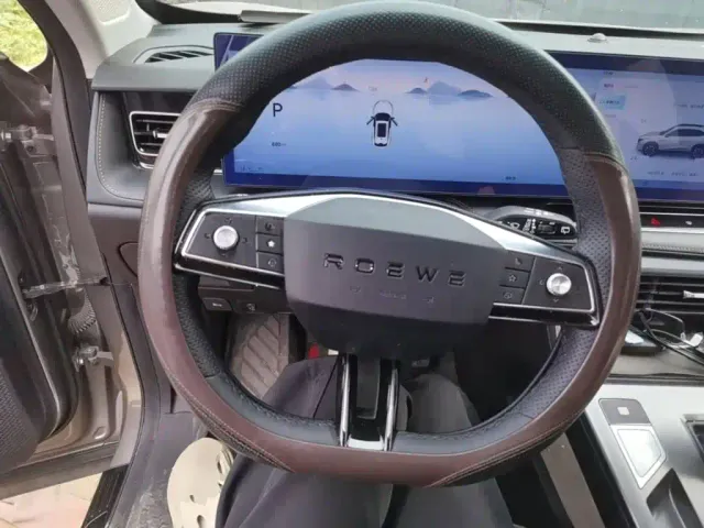 Roewe RX5 — Фото автомобиля 10