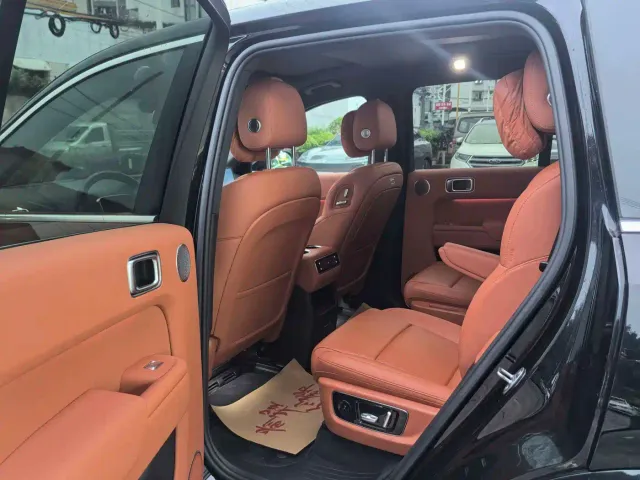 Li Auto L8 — Фото автомобиля 8