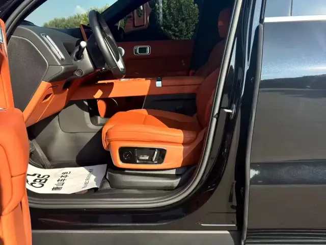 Li Auto L8 — Фото автомобиля 10
