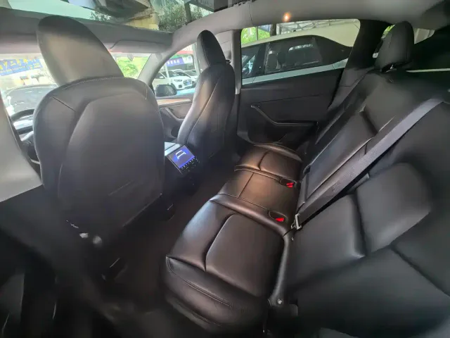 Tesla Model Y — Фото автомобиля 9