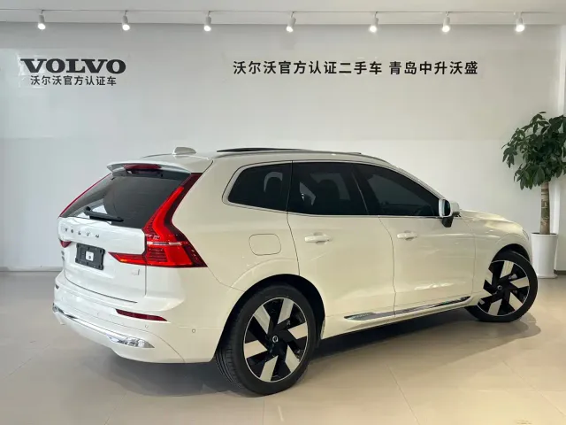 Volvo XC60 — Фото автомобиля 4