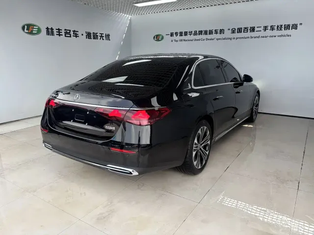 Mercedes-Benz E-Class — Фото автомобиля 5