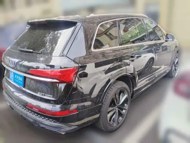 Audi Q7 — Фото автомобиля 2