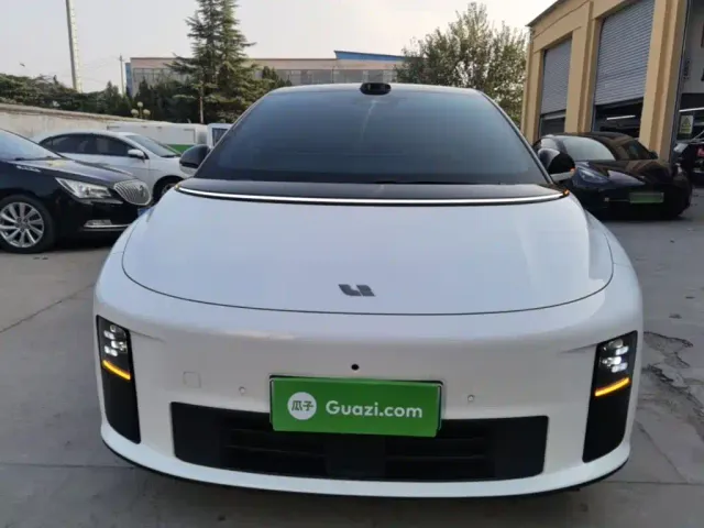 Li Auto i6 — Фото автомобиля 2