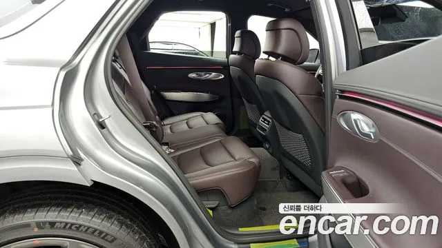 Genesis GV70 2.5T Бензин AWD — Фото автомобиля 8