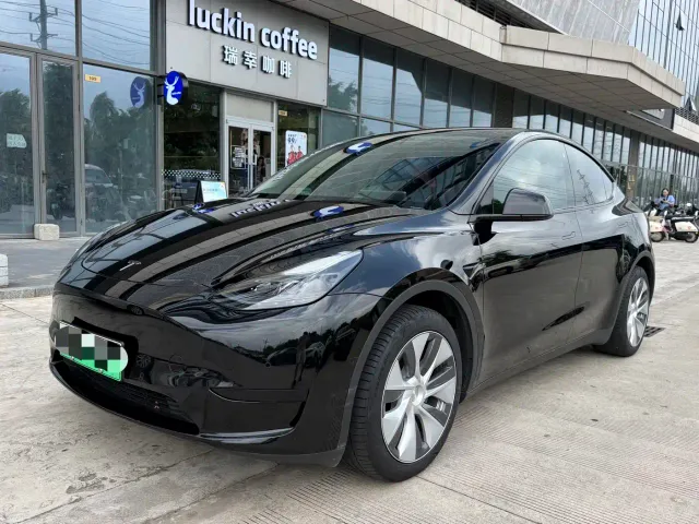 Фотография автомобиля — Tesla Model Y