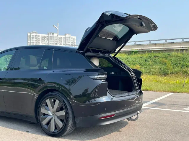Li Auto i6 — Фото автомобиля 19