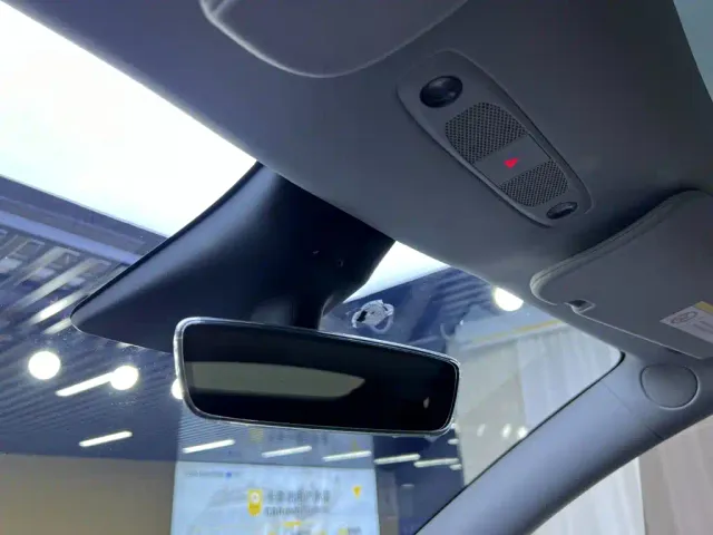 Tesla Model Y — Фото автомобиля 19