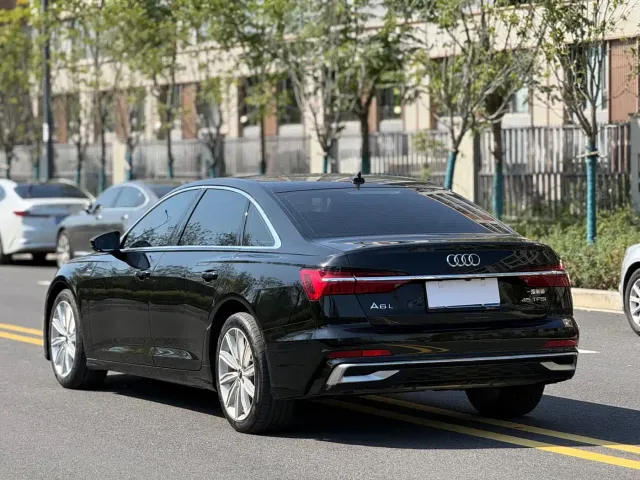 Audi A6L — Фото автомобиля 9