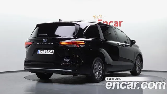 Toyota Sienna — Фото автомобиля 2
