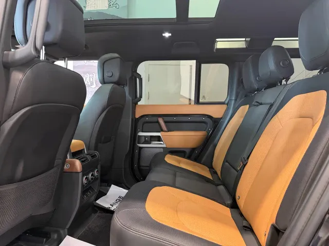 Land Rover Defender — Фото автомобиля 14