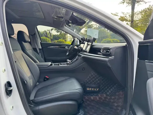 Geely Emgrand — Фото автомобиля 11