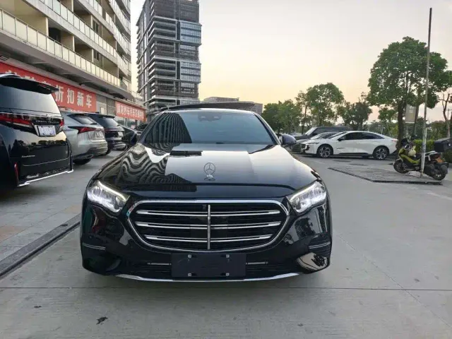 Mercedes-Benz E-Class — Фото автомобиля 2