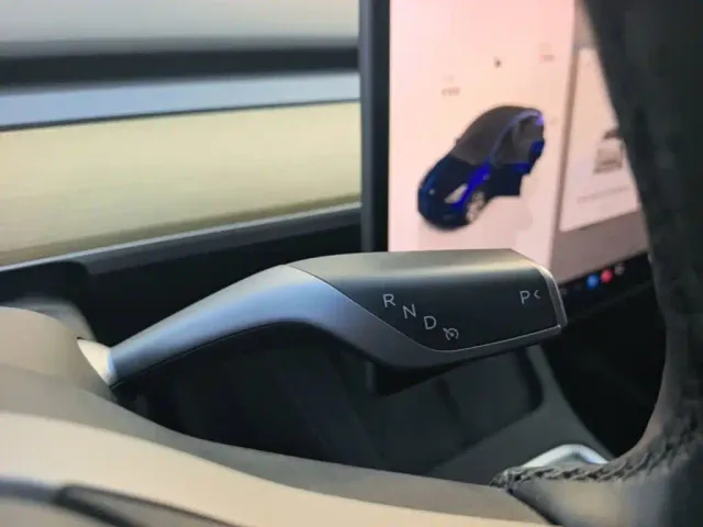Tesla Model Y — Фото автомобиля 13