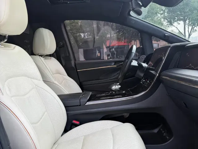 GAC Trumpchi M8 — Фото автомобиля 11