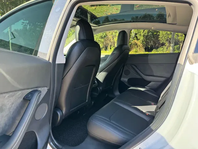 Tesla Model Y — Фото автомобиля 8
