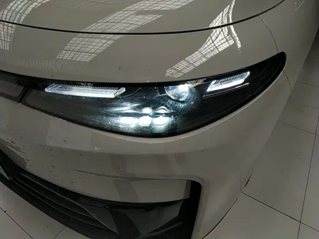 Leapmotor C10 — Фото автомобиля 23