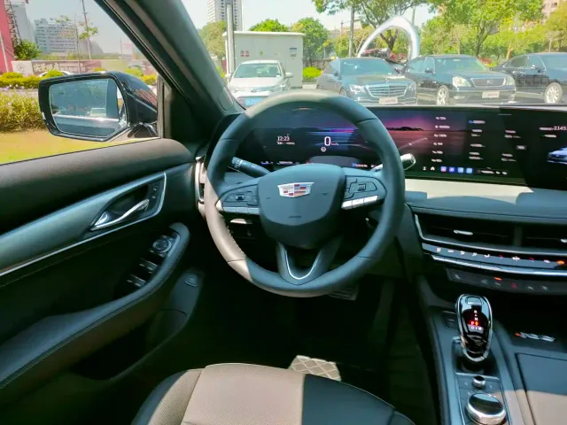 Cadillac CT5 — Фото автомобиля 24